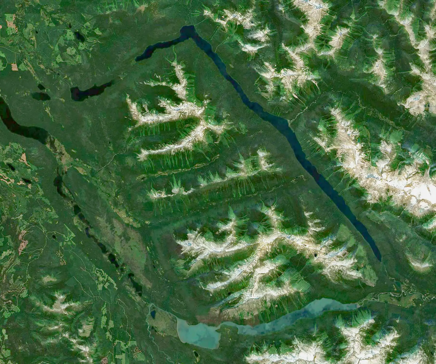 Satellite view of the Bowron Lake Canoe Circuit, with the clockwise route marked from the Registration Centre through Kibbee, Indianpoint, Isaac, McLeary, Lanezi, Sandy, Unna, Babcock, Spectacle and Swan lakes
