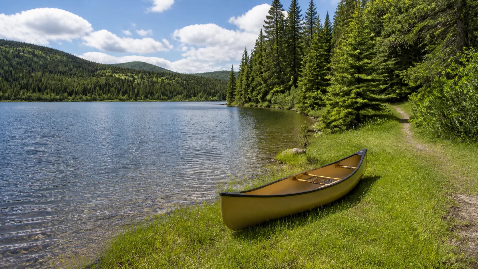 A canoe waiting on the shore of Kibbee Lake at the end of the walk-in trail