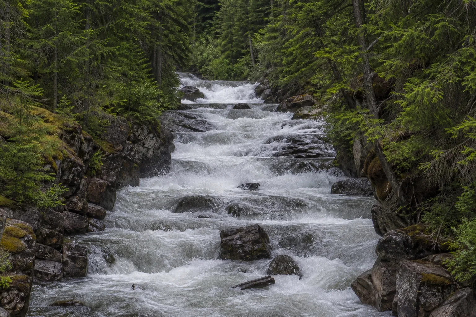 Fast water dropping through the Chute on the Isaac River